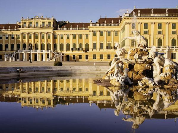 Vienna Schloss Schnbrunn / Schoenbrunn Palace